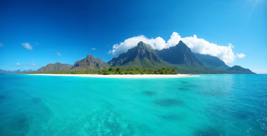 Le Morne Brabant mountain and turquoise lagoon in Mauritius.